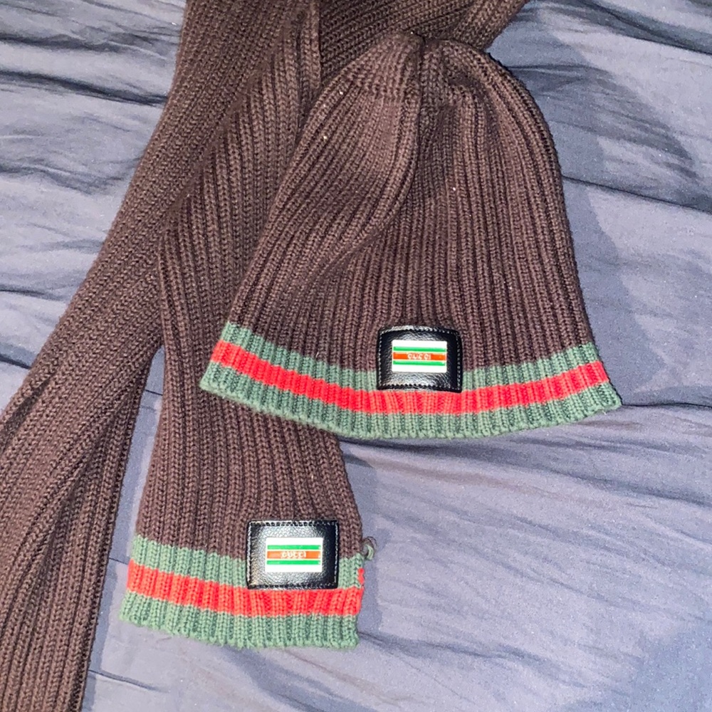 Gucci hat with scarf